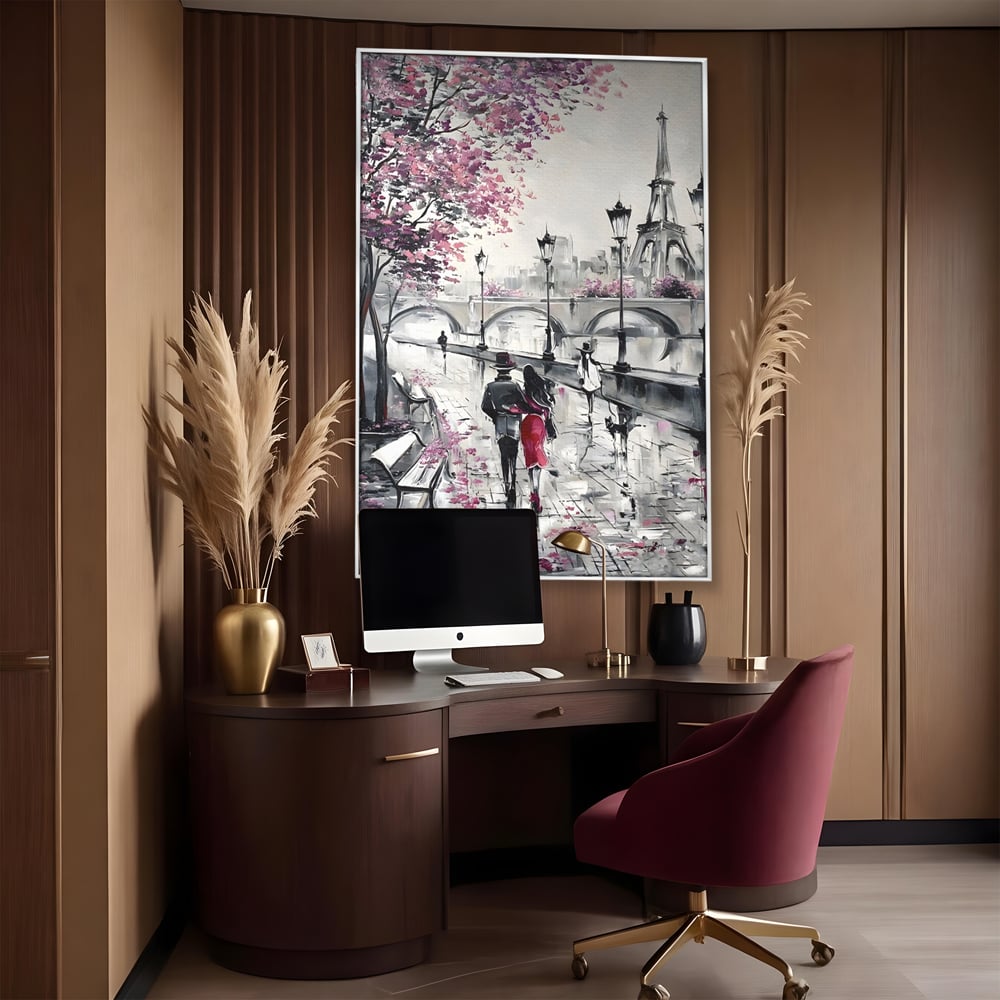 Tablou canvas cu pictura cu cuplu in paris, in rama de aluminiu argintiu, pe perete intr-un birou
